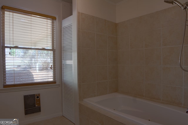 bathroom with tiled shower / bath