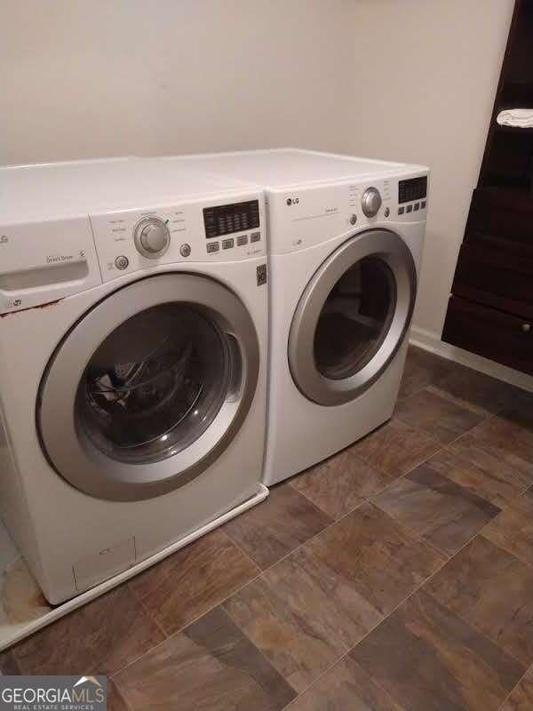 laundry room featuring laundry area and independent washer and dryer