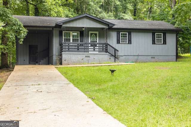 view of front of property featuring a carport, a porch, and a front yard