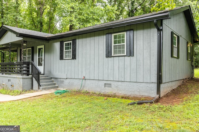 view of front of property featuring a shingled roof, crawl space, covered porch, and a front lawn