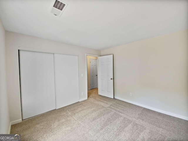 unfurnished bedroom with carpet flooring and a closet