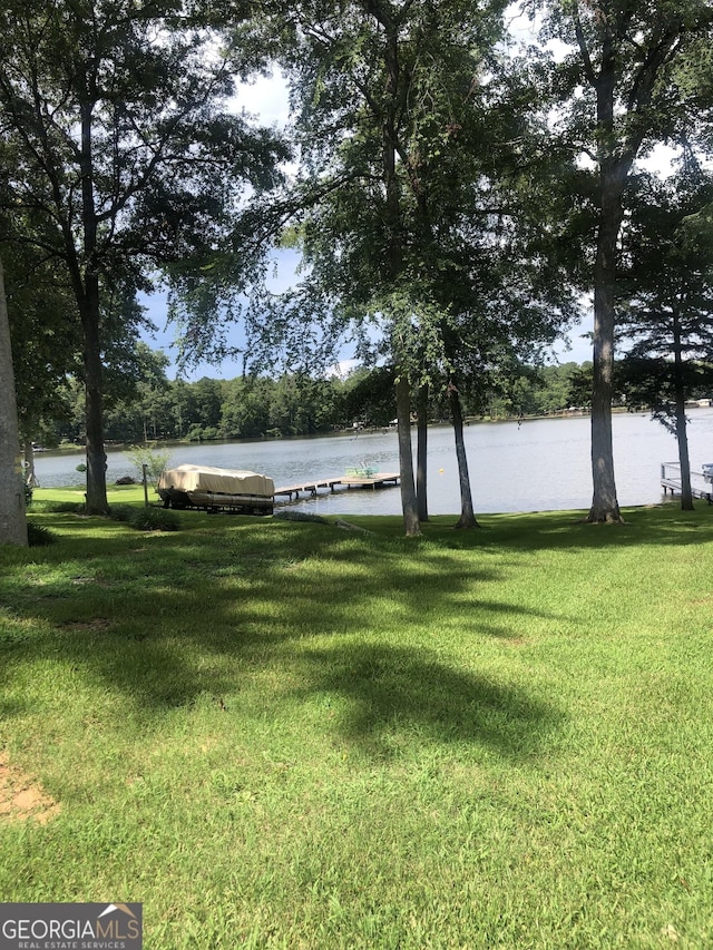 view of yard featuring a water view