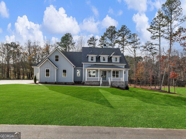 view of front of house featuring a porch and a front yard