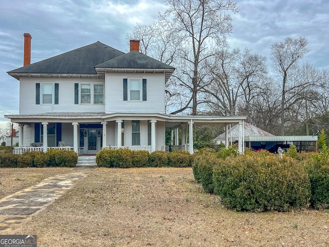 view of front of property with a porch and a front yard