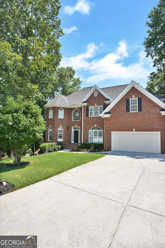 view of front facade with a garage and a front yard