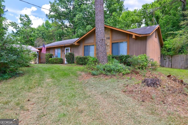 view of front of house featuring a front yard