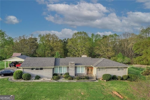 ranch-style house featuring a front lawn and a carport