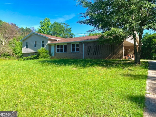 exterior space featuring a front yard