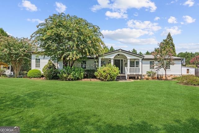 view of front of home featuring a front yard