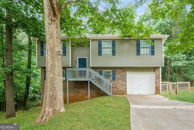 bi-level home featuring a garage and a front yard