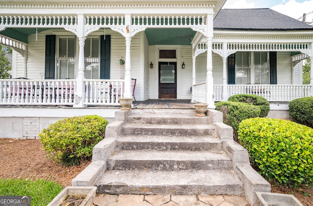 entrance to property featuring a porch