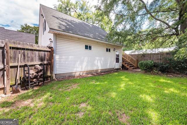 back of house featuring a lawn