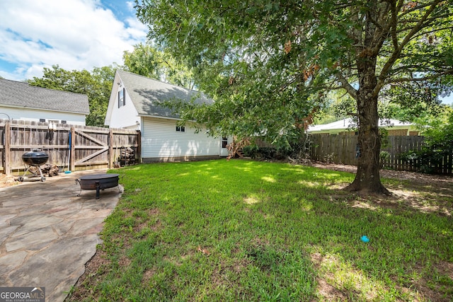 view of yard with a patio area