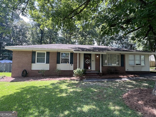 ranch-style home with a front yard