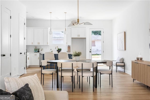 589 Federal Ter SE, Atlanta, GA 30315 - dining room featuring baseboards, plenty of natural light, and light wood-style floors