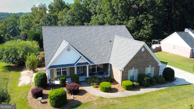 view of front facade featuring a front yard and a porch