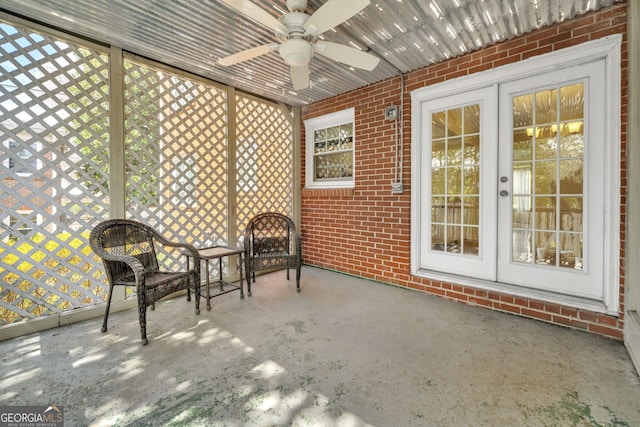 unfurnished sunroom with a healthy amount of sunlight and a ceiling fan