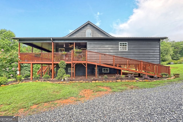 view of front facade featuring a front lawn, ceiling fan, and a deck