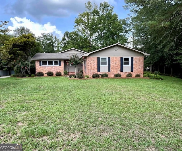 single story home with a front yard