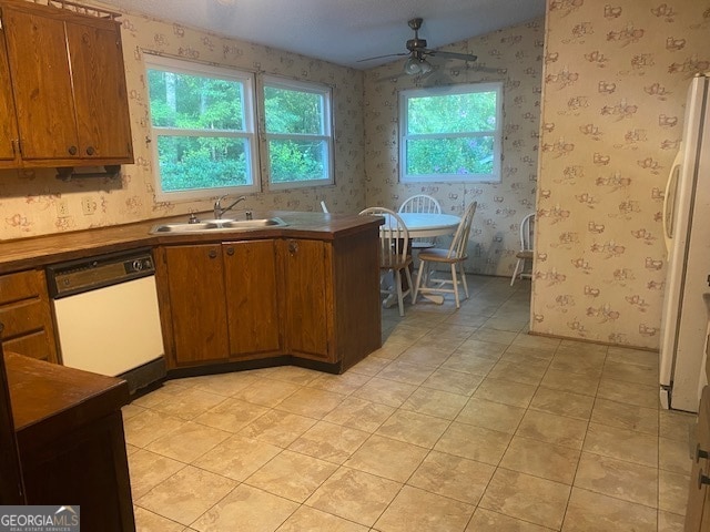 kitchen featuring sink, ceiling fan, white appliances, and light tile patterned floors