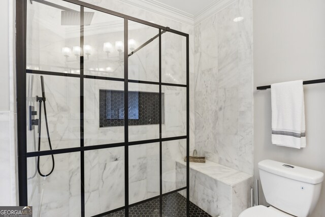 bathroom featuring tiled shower, toilet, and crown molding