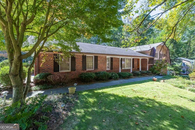 view of front of property with a front lawn