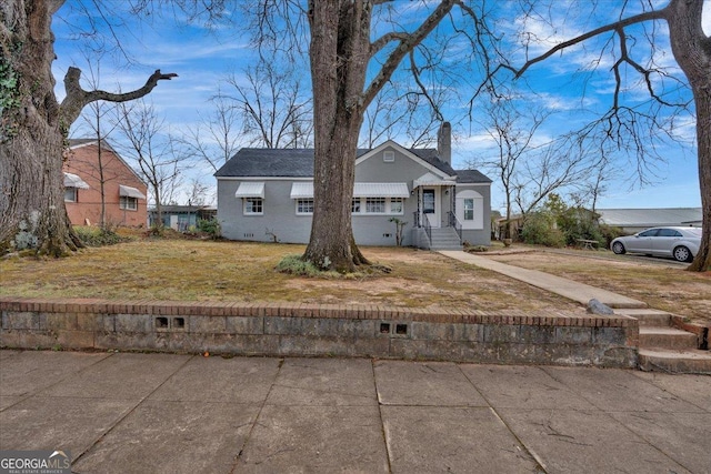 view of front of house featuring a front yard