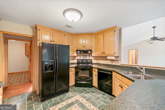 kitchen with a textured ceiling, dark hardwood / wood-style floors, black appliances, sink, and ceiling fan