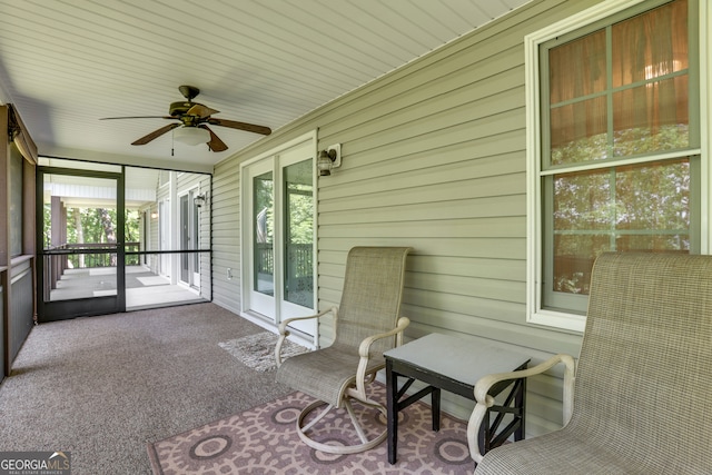 sunroom with ceiling fan