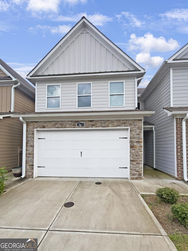 view of front of house featuring a garage