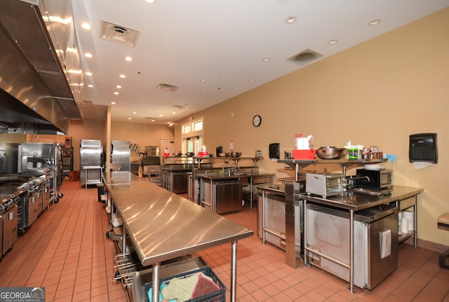 kitchen with a spacious island and light tile patterned flooring