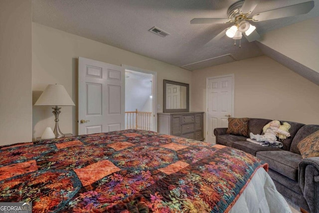 bedroom featuring ceiling fan and a textured ceiling