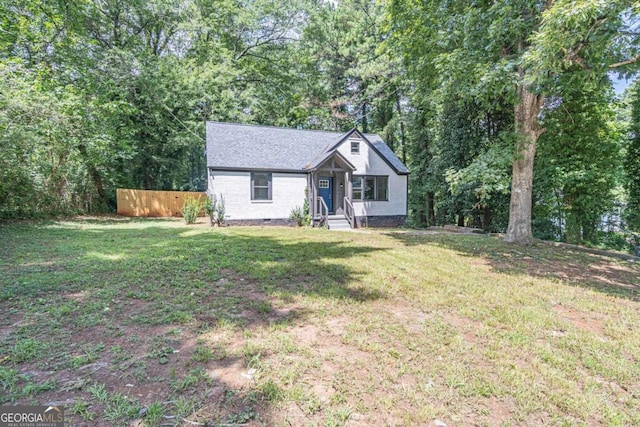 view of front of house featuring a front lawn