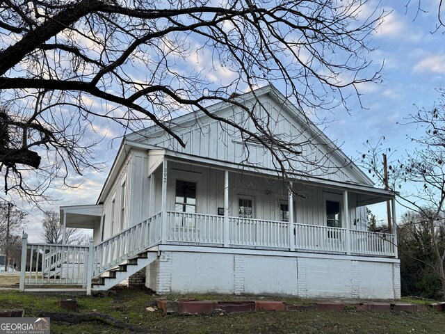 farmhouse-style home with covered porch