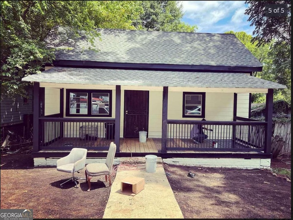 view of front of property with a porch