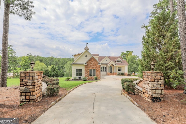 view of front of home with a front lawn and concrete driveway