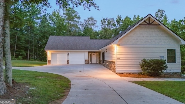 view of front of house featuring a garage and a front yard