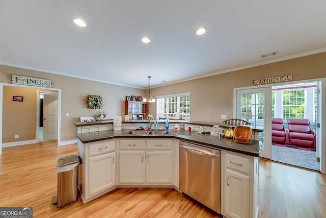 kitchen featuring dishwasher, a wealth of natural light, light wood-type flooring, and a kitchen island with sink