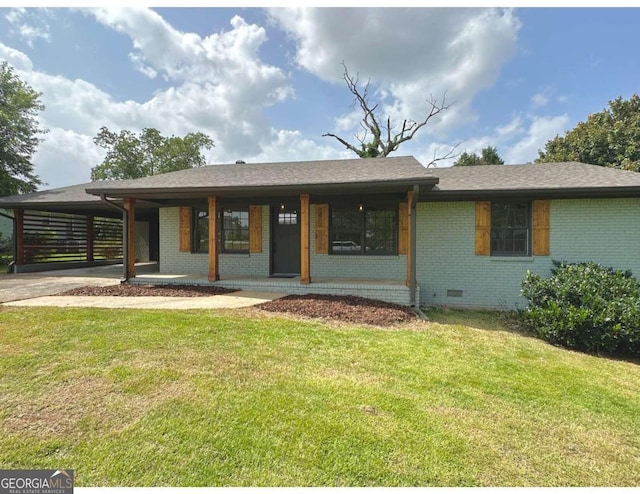 view of front of home featuring covered porch, a front yard, and a carport