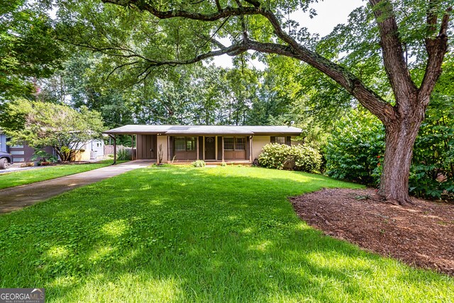 ranch-style home with a front lawn