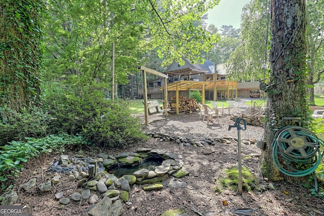 view of yard with a pergola