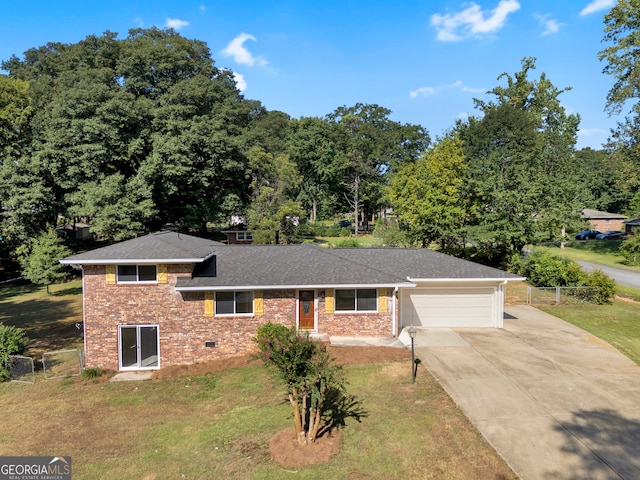 view of front facade with a garage and a front yard