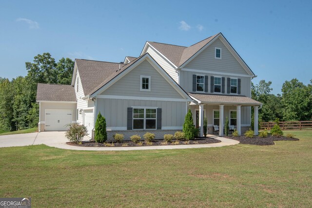 view of front facade featuring a garage and a front yard