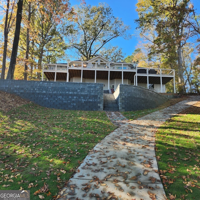 view of front of property with a front lawn