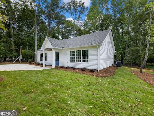 view of front facade featuring a front lawn and central AC unit