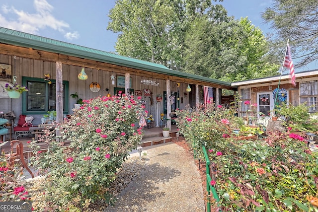 view of front of house featuring a porch