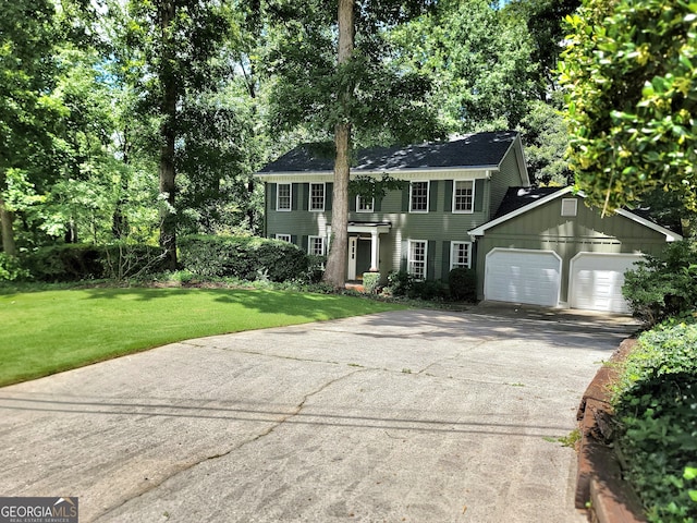 colonial-style house featuring a front yard