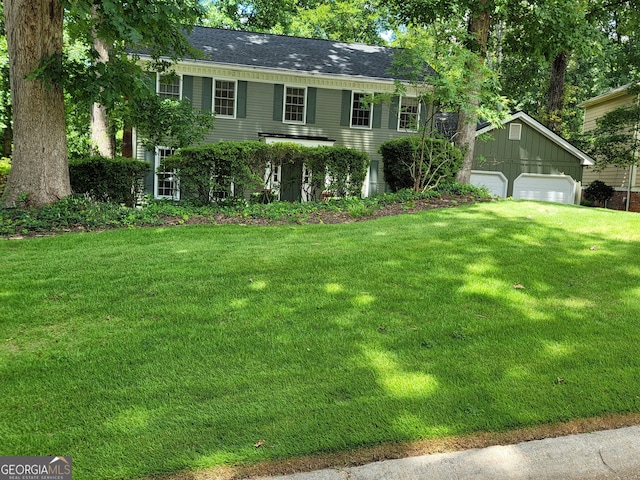 view of front of home featuring a front lawn