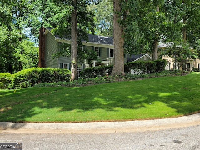 view of front of property with a front lawn