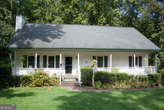 view of front of home featuring a front yard and covered porch